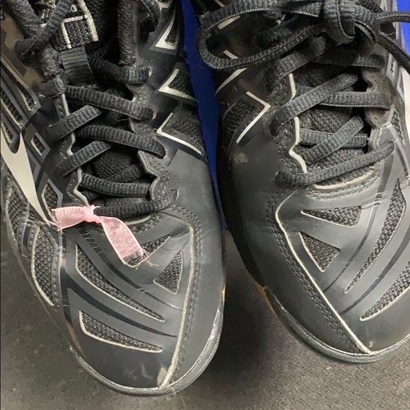 Mizuno Volleyball Shoes - Picture 7 of 7